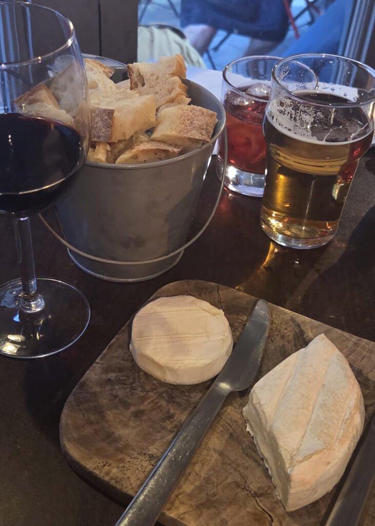 Cheese and bread and drinks at No Water bar in Versailles
